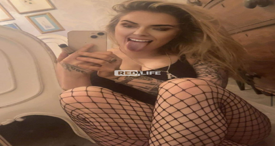Hi I'm a fit busty
