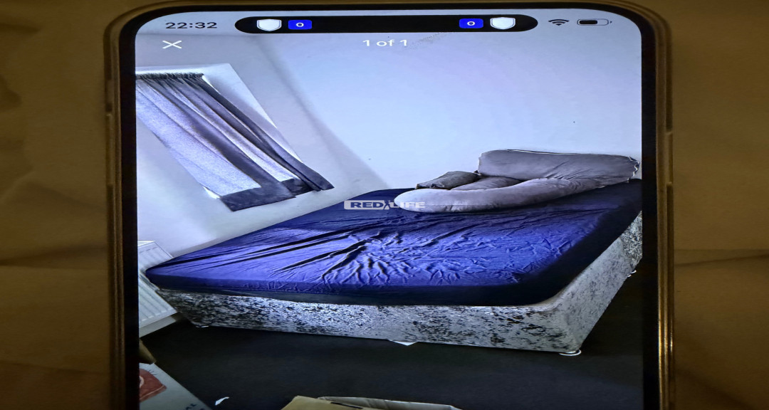 Rooms and flats available.
Sharing or