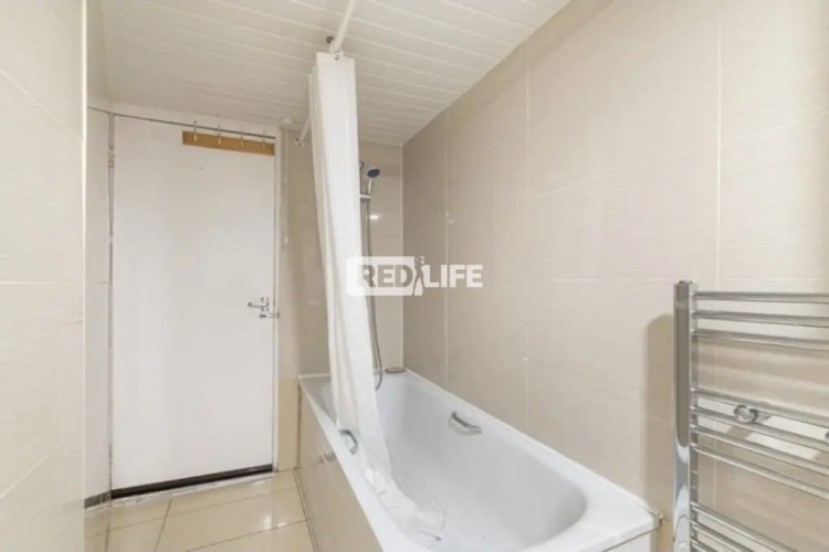 free accommodation high rates Noir
