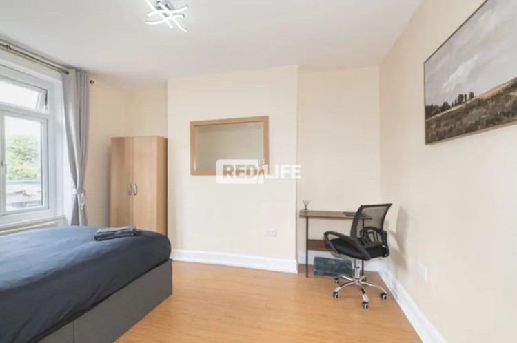 free accommodation high rates Noir