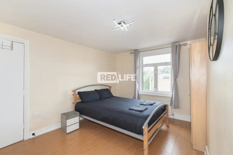 free accommodation high rates Noir