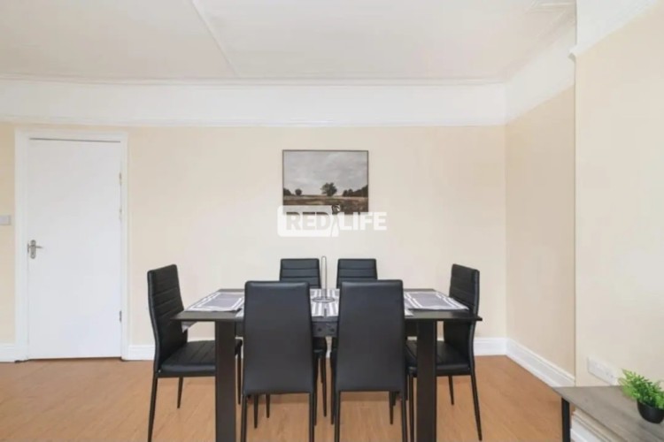 free accommodation high rates Noir